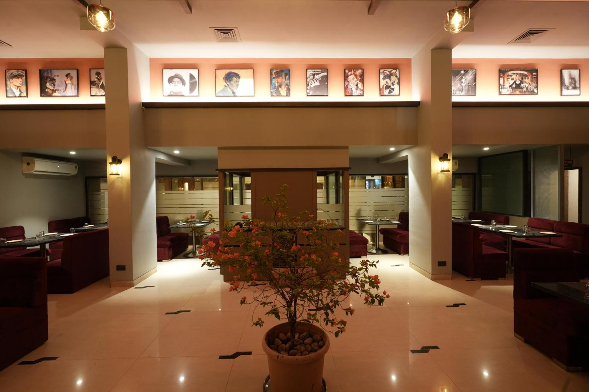 Hotel City Symphony Nānded Esterno foto