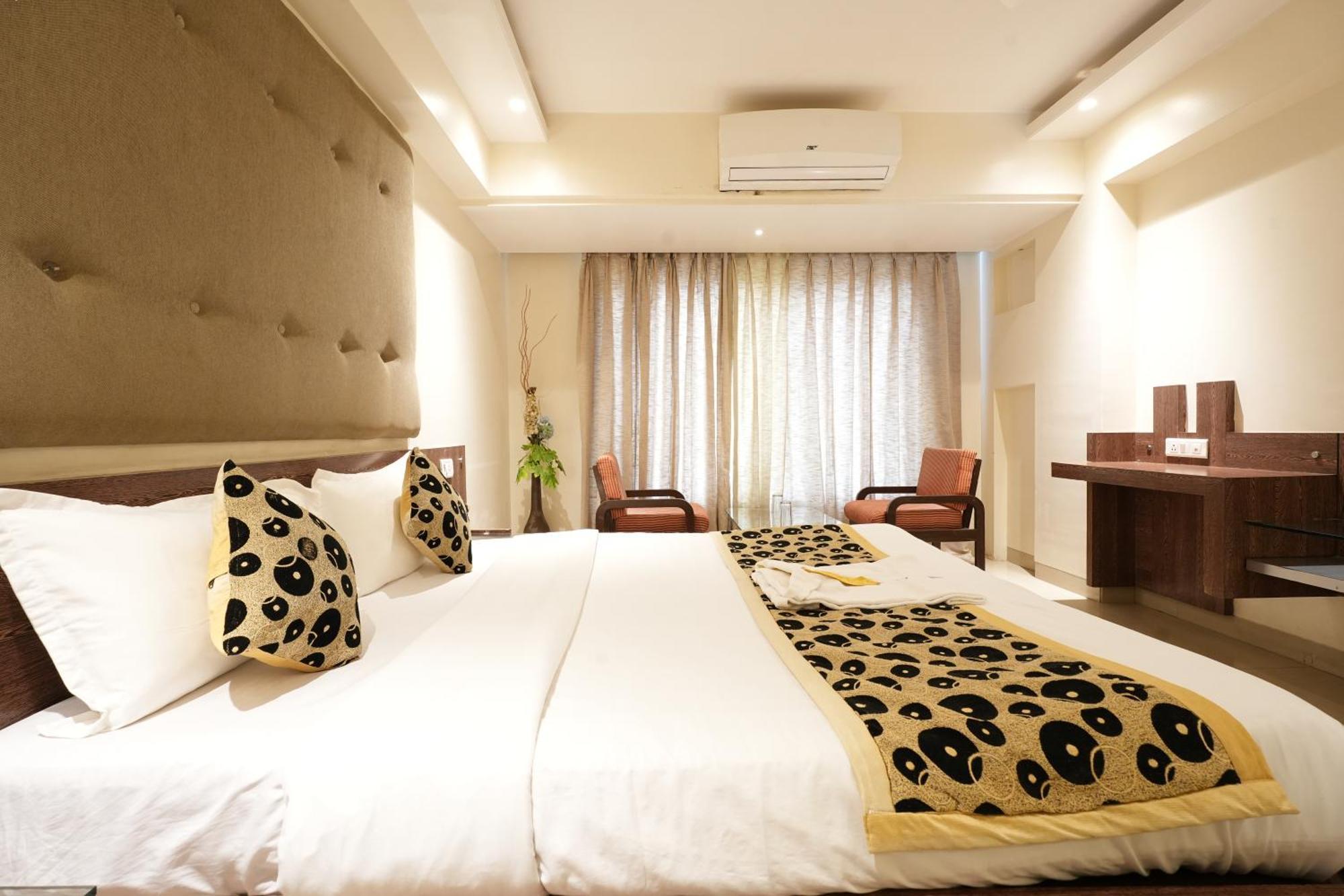 Hotel City Symphony Nānded Esterno foto